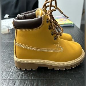 Toddler size 7 boots, like new, worn once